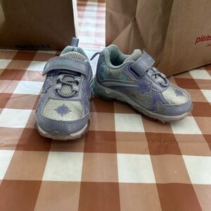 Size 6c toddler girl frozen sketchers GUC worn a handful of time!